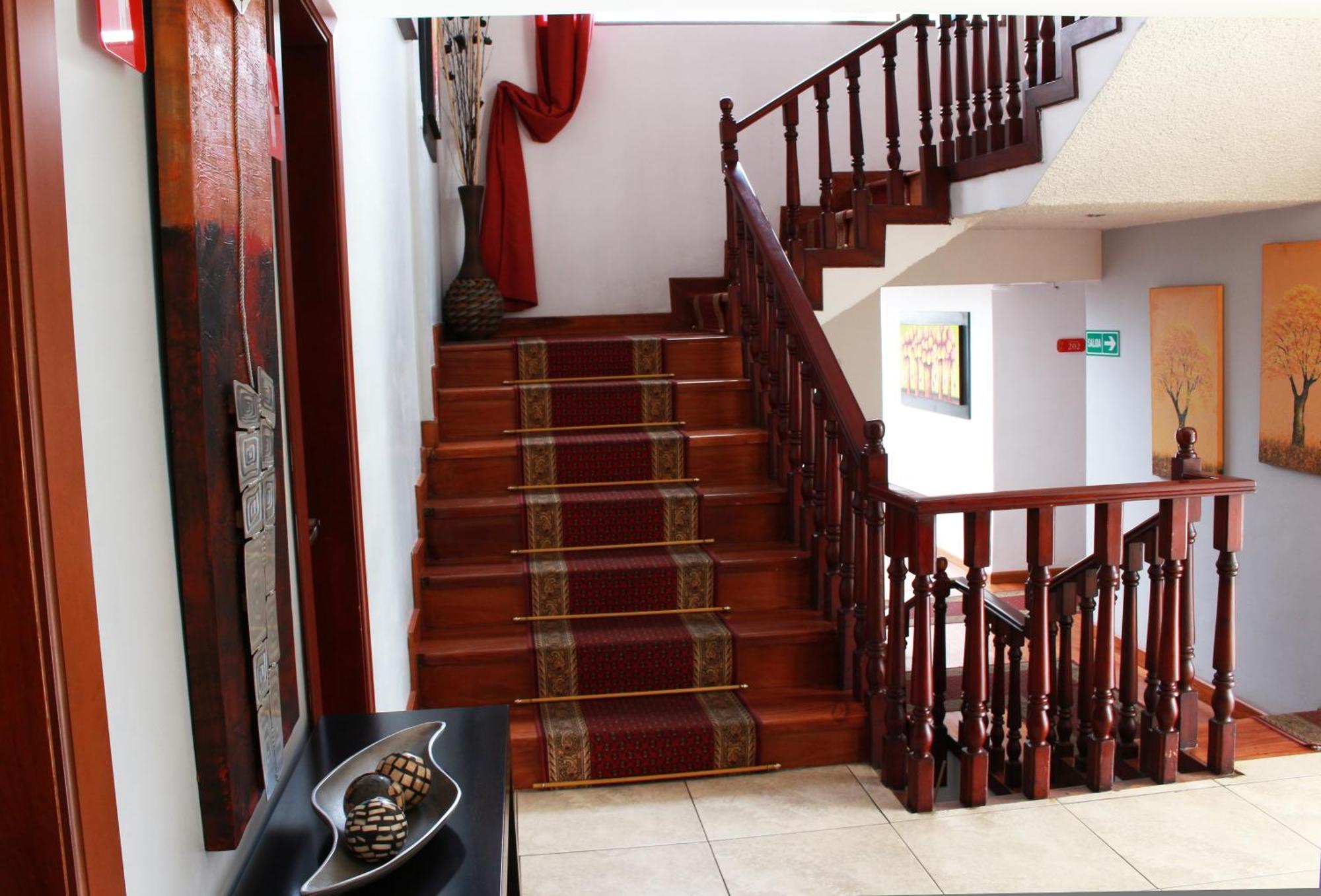 Hotel Santiago De Compostella Suites كوينكا المظهر الخارجي الصورة