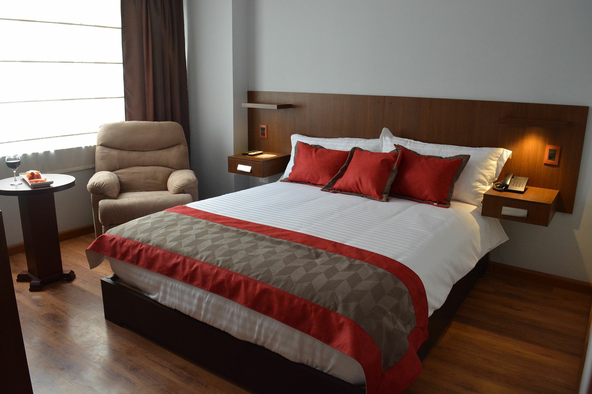 Hotel Santiago De Compostella Suites كوينكا المظهر الخارجي الصورة